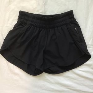 Lululemon black tracker shorts size 6